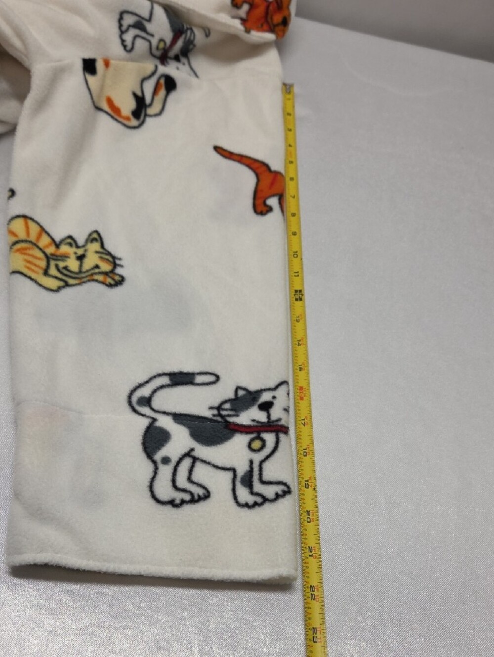 Cozy White Cat-Print Fleece Robe with Tie Waist Loungewear Whimsical - Picture 7 of 8